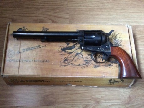 Vendo revólver Uberti 1873 Single-Action Cattleman 45 LC 7 1/2"
Comprado en 2013
Perfecto estado 02