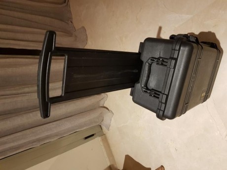 Hola vendo Maleta Peli. Las medidas interiores son Largo 500mm x ancho 270mm x profundo 140mm. Precio 00