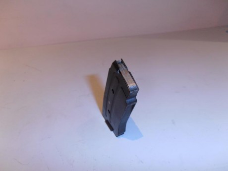 Vendo cargador metalico para diez proyectiles de carabina,calibre 22" marca CZ.
   Portes incluidos 00