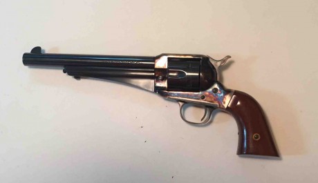 vendo revolver Uberti calibre 45LC de 7 pulgadas y media esta guiado con AE tiene el bope pasado pero 01