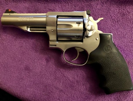Se vende Ruger Redhawk 45 colt 4¨ en perfecto estado por poco uso al trabajar en el extranjero. Caja original, 00
