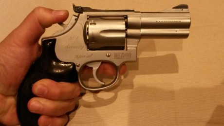 Buenas tardes
Vendo revólver Smith Wesson, de 3", cal 357 mag.
Fabricado con los estándares de calidad 01