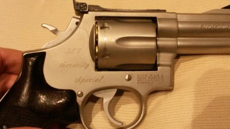 Buenas tardes
Vendo revólver Smith Wesson, de 3", cal 357 mag.
Fabricado con los estándares de calidad 11