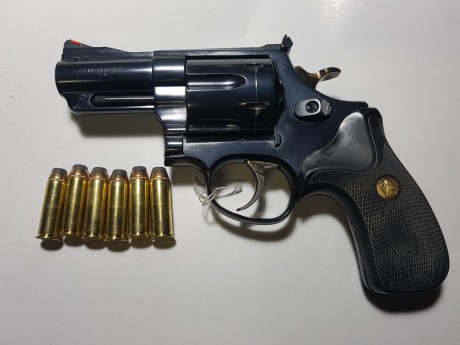 Buenas tardes
Vendo revólver Astra Terminator, de 3", cal 44 mag.
Cachas de goma paychmar.
Depositado 00