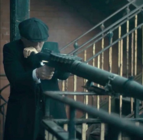Hola gente, estab mirando la serie PEAKY BLINDERS y en una escena aparecierorn estas dos...

Que son?? 02