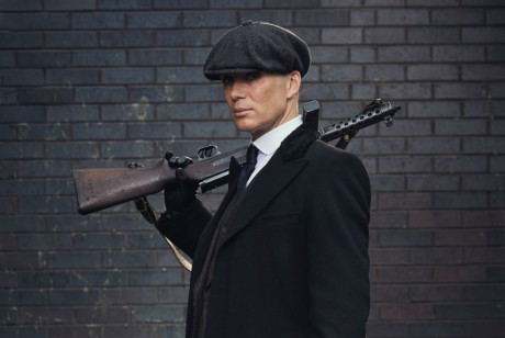Hola gente, estab mirando la serie PEAKY BLINDERS y en una escena aparecierorn estas dos...

Que son?? 01