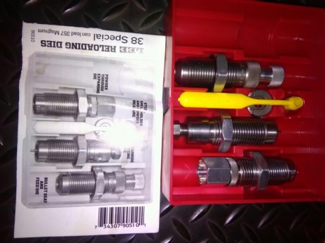 Buenas a todos.

vendo dies Marca LEE para calibre 38 y 357. 00