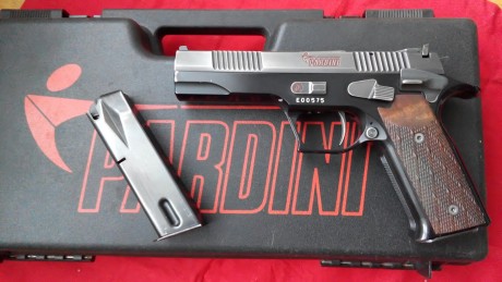 Hola, vendo Pardini PC9, 9 Para., dos cargadores y caja original.
Precio 625 €, más gastos de envío.
Saludos 01