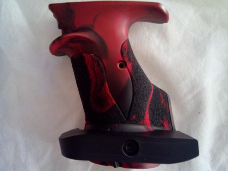 Por venta de mi pistola Hammerli X-esse Sport saco a la venta esta empuñadura anatómica para zurdo, son 01