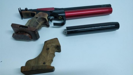 Pistola Feinwerkbau modelo P-34. Muy bien cuidada. 
Destaca por ser una pistola muy precisa y robusta, 21