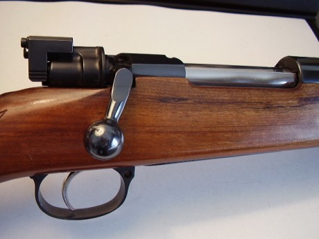 Vendo este rifle marca Brno caja larga,"Stutzen" en calibre 9,3X62, modelo 98 con la famosa 01