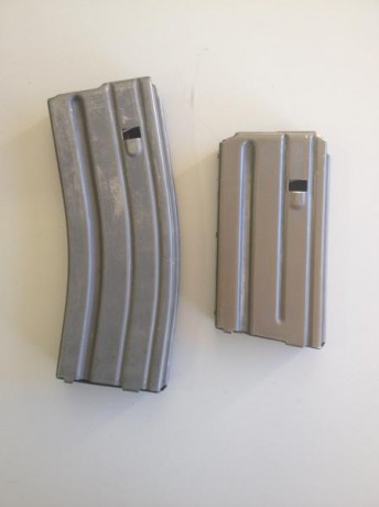 Tengo estos dos cargadores para Colt AR-15 (o plataforma) y quería cambiarlos por otros dos cargadores 00