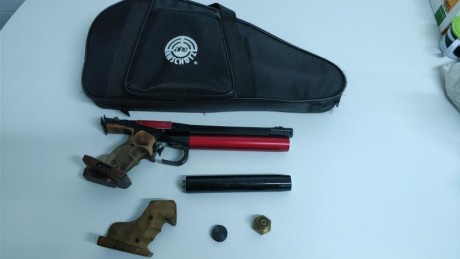 Pistola Feinwerkbau modelo P-34. Muy bien cuidada. 
Destaca por ser una pistola muy precisa y robusta, 00