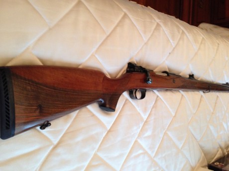 Cambio este rifle marca Brno caja larga,"Stutzen" en calibre 9,3X62, modelo 98 con la famosa 00
