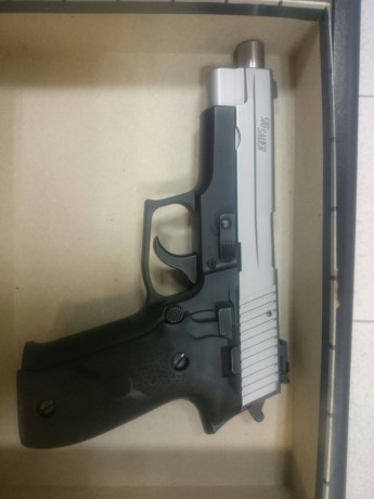 Buenas me dice un amigo que vende este arma,tiene unos 300 disparos,es del año 1998. Esta sin uso, guiada 20