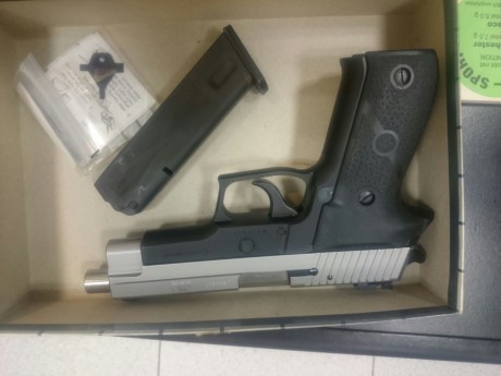 Buenas me dice un amigo que vende este arma,tiene unos 300 disparos,es del año 1998. Esta sin uso, guiada 32