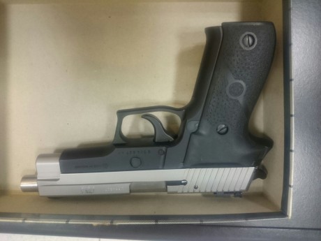 Buenas me dice un amigo que vende este arma,tiene unos 300 disparos,es del año 1998. Esta sin uso, guiada 40