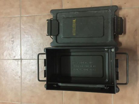 Se vende esta curiosa caja de municion, medidas 46x26x17. 60€ envío a parte.regalo caja metálica de municion 02