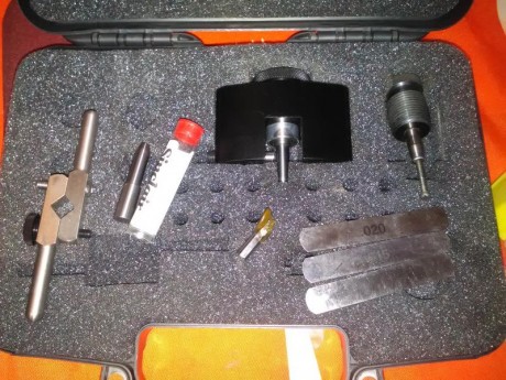 Hola..Se trata del siguiente material
Neck Turning Sinclair NT 4000 con el mandril cal. 30
Mandril Sinclair 11