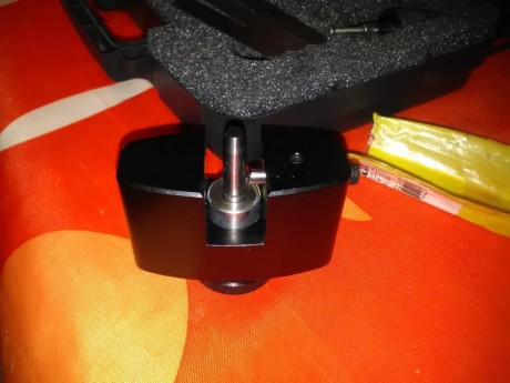 Hola..Se trata del siguiente material
Neck Turning Sinclair NT 4000 con el mandril cal. 30
Mandril Sinclair 10