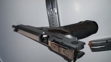    Se vende Pistola S&W Performance center Model 5906 PPC-9 6"   

   Con 3 cargadores.
3 Cachas.
Una 61