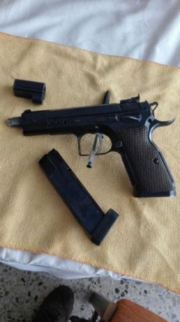 Se vende pistola tamfolio Silver team 9 mm parabelun por dejar afición. La pistola no da interacciones, 22