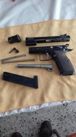Se vende pistola tamfolio Silver team 9 mm parabelun por dejar afición. La pistola no da interacciones, 20