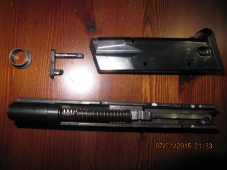 VENDO PISTOLA SEMIAUTOMATICA 45ACP PRACTICAMENTE NUEVA MUY MUY POCO USO,CON ESTUCHE ORIGINAL DOS CARGADORES 02