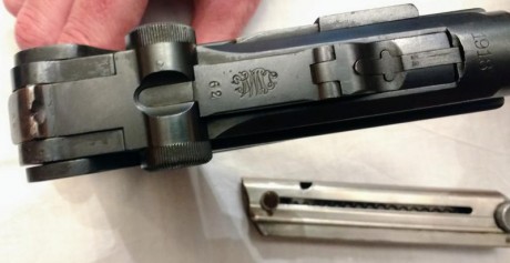 Se vende pistola Luger P-08 de la primera Guerra mundial, año 1918, tiene un solo cargador y funda original.
El 00