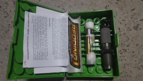 -Redding competition bushing neck sizing die kit (tambien viene el die de cuerpo) 
-3 bushings de titanio 10