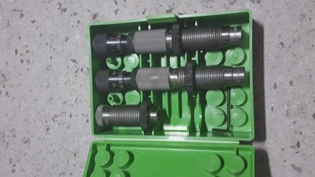 -Redding competition bushing neck sizing die kit (tambien viene el die de cuerpo) 
-3 bushings de titanio 21