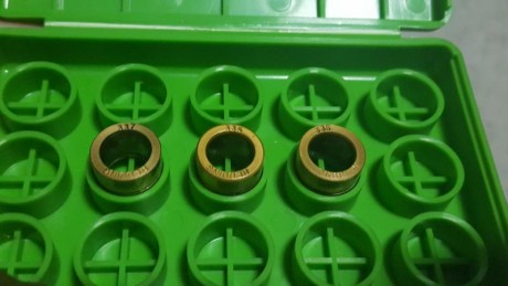 -Redding competition bushing neck sizing die kit (tambien viene el die de cuerpo) 
-3 bushings de titanio 30