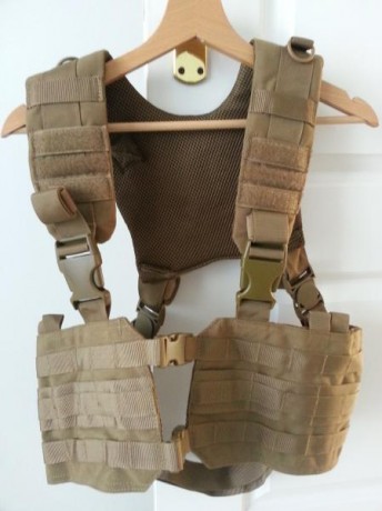 Vendo este chest rig modelo RONIN de la marca CONDOR

Esta semana 28€puesto en casa!!!!!!! 



ESTA NUEVO 01