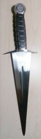 Buenas, vendo o CAMBIO POR PISTOLA PERCUSIÓN AVANCARGA (SEGÚN PRECIO...) varias espadas, lanzas, hachas, 130