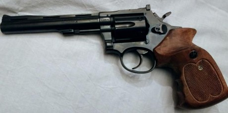Se vende revólver llama comanche seis pulgadas, calibre 22, impecable.
Está en Lugo.
Interesados contactar 00
