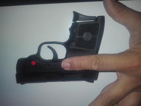Pistola compacta s&w Bodyguard, impoluta. Funda interior, y exterior fobus. Calibre 380. 01