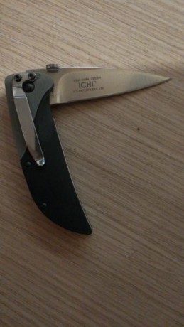 Modelo Koji Hara.

Cuchillo CR1070 CRKT Koji Hara Ichi asistida apertura cuchillo 420J2 acero
Altura plegado: 00