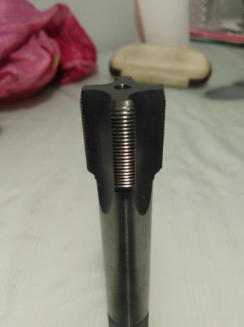 Vendo este macho para roscar a metrica 23 paso 1mm . esta usado solo una vez , asi que se podria decir 02