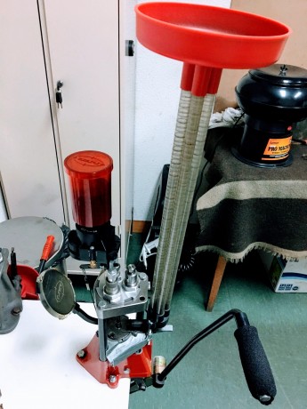 Se vende máquina de recarga Lee Pro 1000, completa  y con dies del 9 parabellum.
Está en La Coruña.
150 01