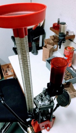 Se vende máquina de recarga Lee Pro 1000, completa  y con dies del 9 parabellum.
Está en La Coruña.
150 00