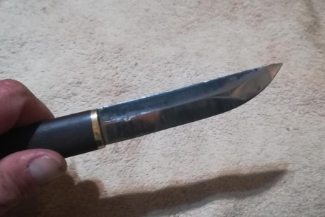 Hola de nuevo. He encabado esta hoja de puukko de 10 cm en madera de abedul.

Buscaba "meter" 12