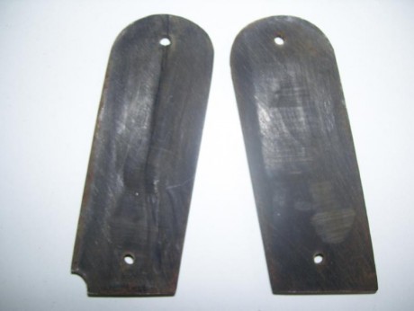 Hola
voy a poner toda la coleccion de cachas de pistolas Eibarresas a la venta 
hay de bastantes modelos 51