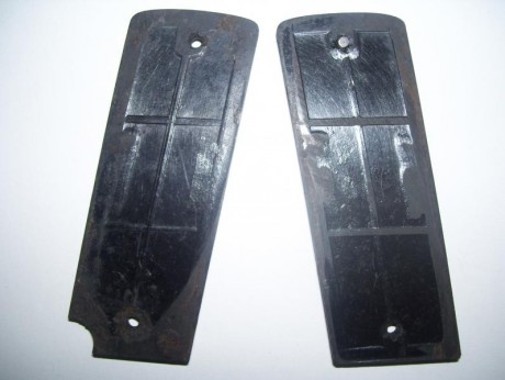 Hola
voy a poner toda la coleccion de cachas de pistolas Eibarresas a la venta 
hay de bastantes modelos 61