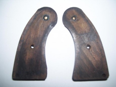 Hola
voy a poner toda la coleccion de cachas de pistolas Eibarresas a la venta 
hay de bastantes modelos 71