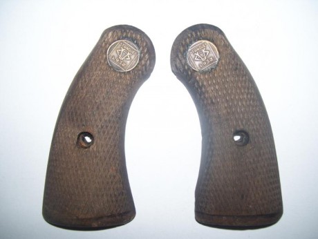 Hola
voy a poner toda la coleccion de cachas de pistolas Eibarresas a la venta 
hay de bastantes modelos 70