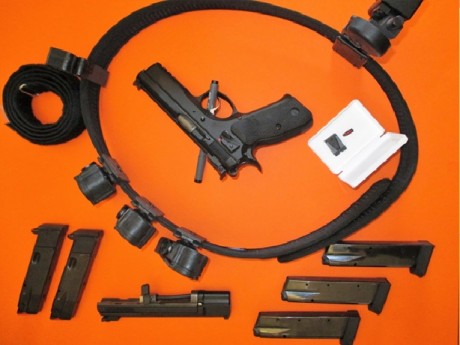 Pistola con licencia F con poco uso, la utilizaba para IPSC, el lote esta compuesto por;
1 ALZA micrométrica 00