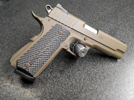 Hola, alguien sabe donde me pueden pintar la corredera de la pistola con cerakote, he estado mirando pero 61