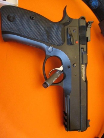 Pistola con licencia F con poco uso, la utilizaba para IPSC, el lote esta compuesto por;
1 ALZA micrométrica 11