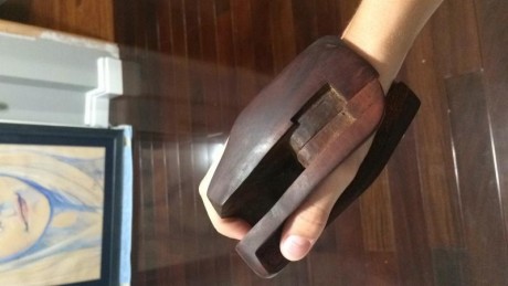 Esta en Alicante capital
Talla S 
Es fija,se puede ajustar con masilla
85€+ portes 02