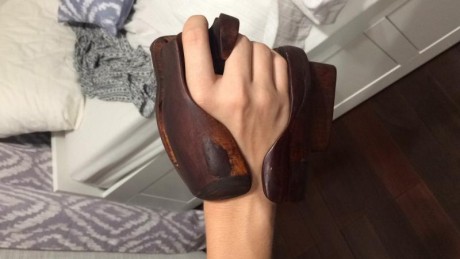 Esta en Alicante capital
Talla S 
Es fija,se puede ajustar con masilla
85€+ portes 01